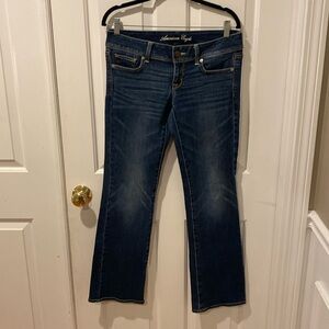 Excellent condition like new size 4 American Eagle jeans.